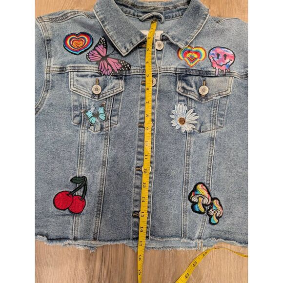 Rue 21 Cropped Denim Jean Jacket Embroidered Patches Size Large Stretch - Picture 11 of 15